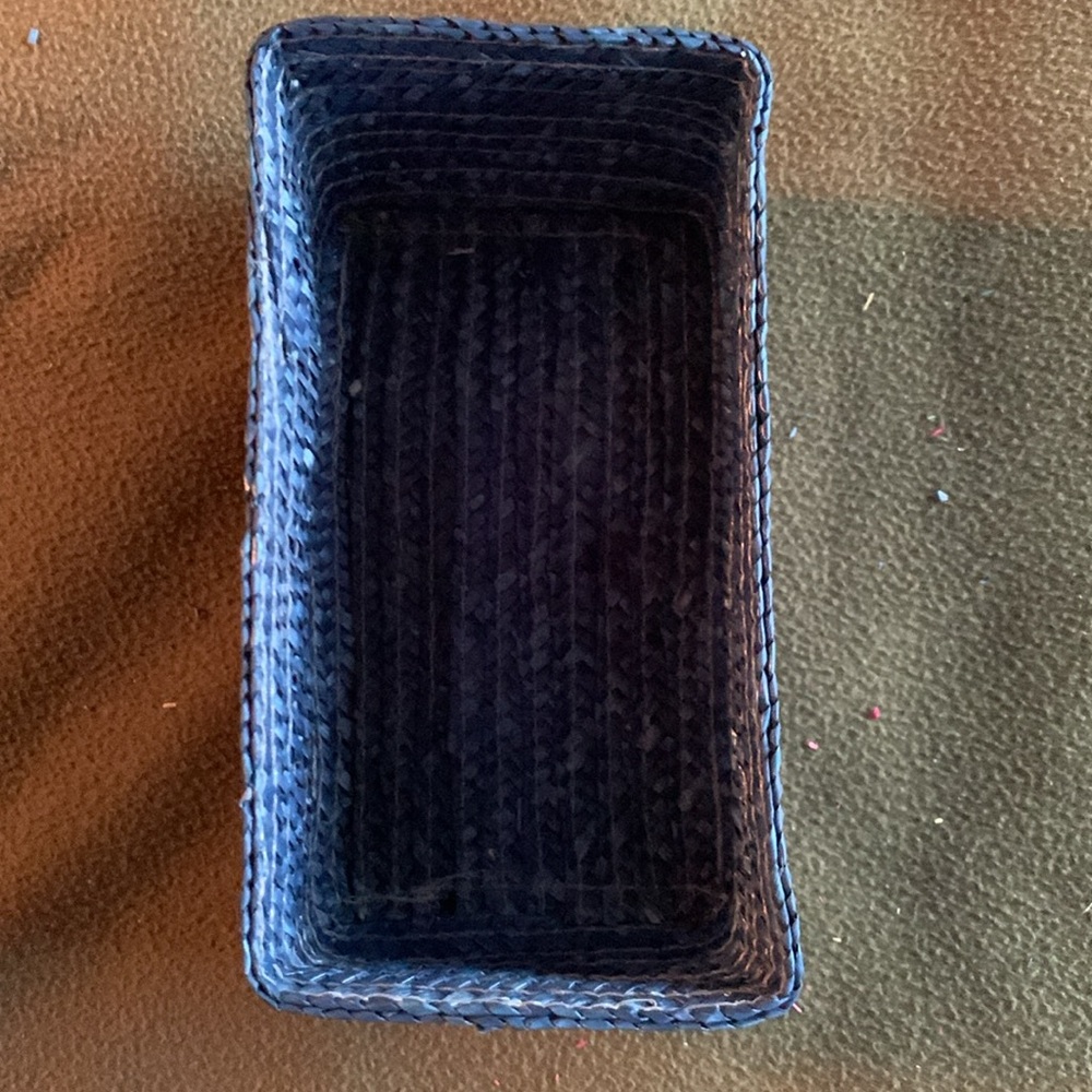 4 piece woven basket set. Large approx 15” x 9”. Small approx 5” x 8 1/2” - Picture 8 of 10